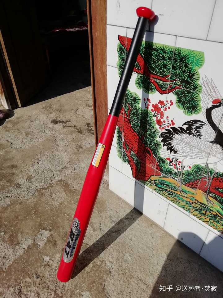 很显然,铁的棒球棍就行