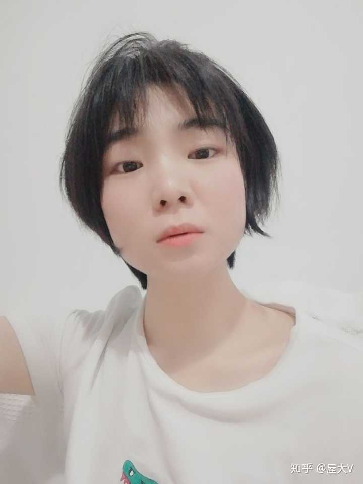请问有哪些好看的适合女学生的短发发型推荐?