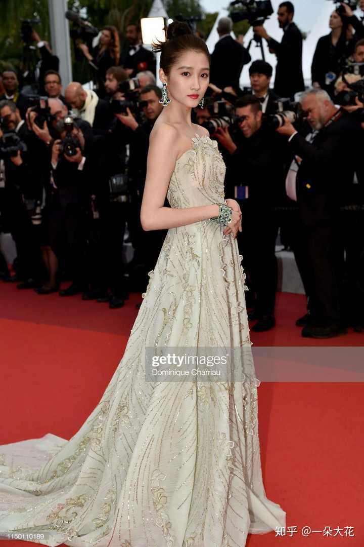 如何评价 2019 年戛纳电影节红毯上各明星的着装?