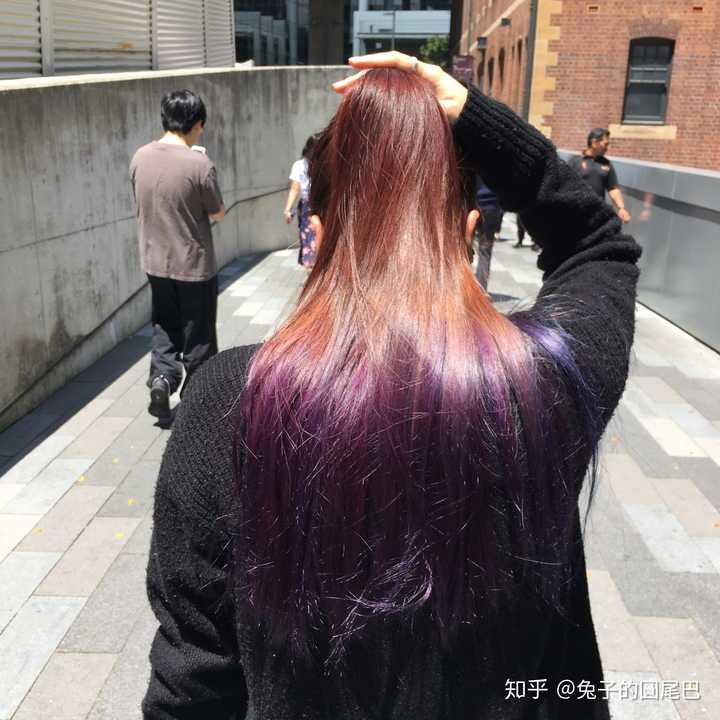 那些被染成二次元色或者浅色系的头发,后来怎么样了?