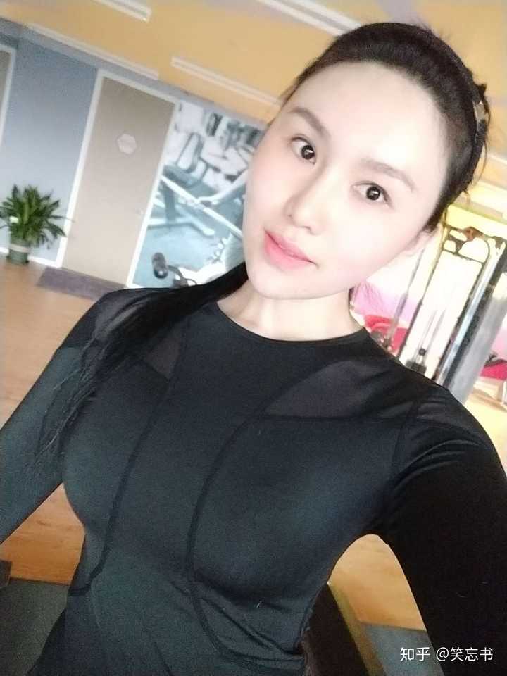 现实生活中的大胸美女有多好看