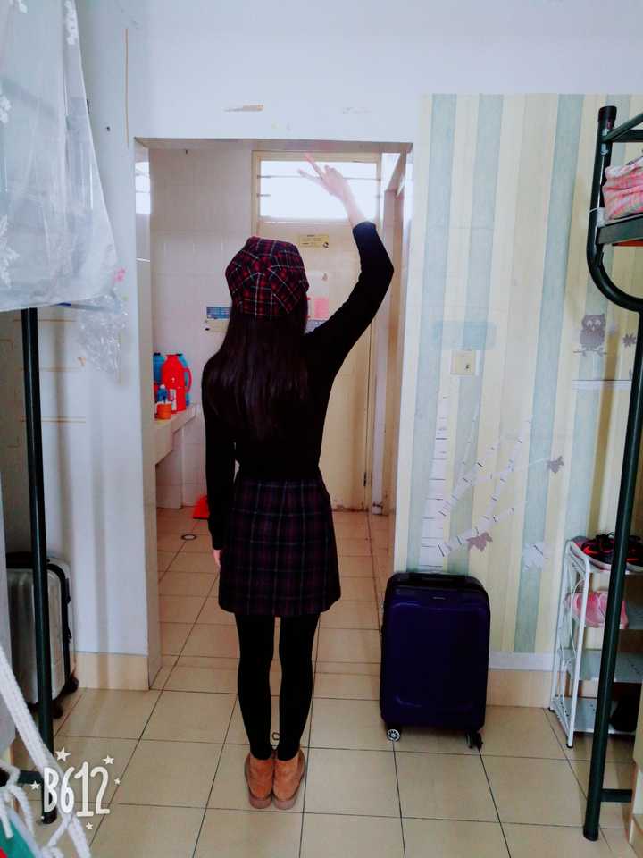 我前男友给我拍的那张jk制服的背影被我删了