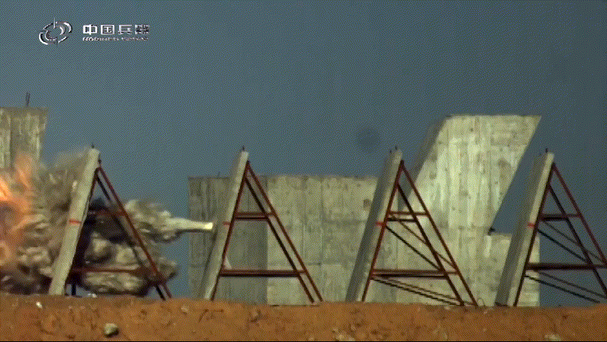 初速2500m/s,最大射程180km 下图gbu-57重型钻地弹地面测试