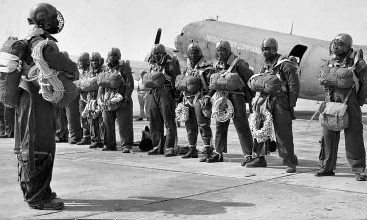 二战期间,美军第11,第13,第17,第82和第101空降师以及第517空降团全部