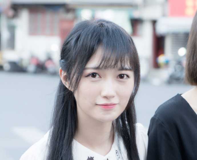 如何评价snh48第四届总选速报直播主持人张雨鑫直播中被公开处刑?