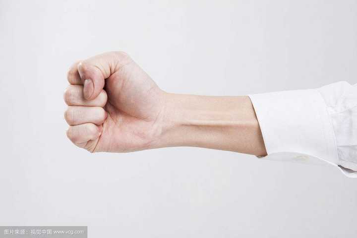 那可能是你骨头够硬,或是击打点正确.