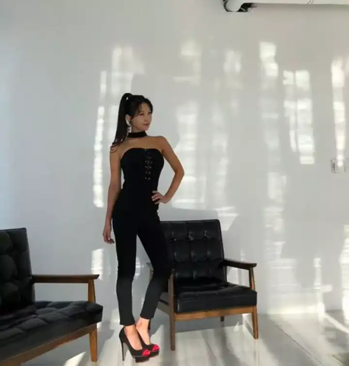 身材火辣,和女儿同框似姐妹,别人猜不出年龄是一种什么体验?