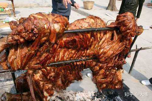 第十八怪     烤全牛:吹牛之人真不少,水牛已在火上烤