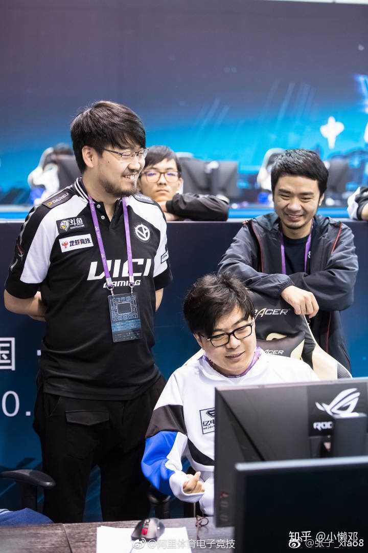 ti4冠军,亚军还有殿军,如今同以教练身份旁观战场,不由让人回想起cn