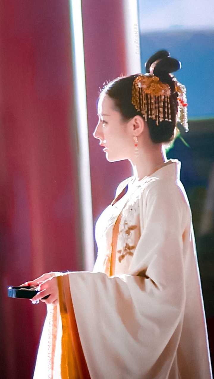 有哪些女演员穿古装特别美?