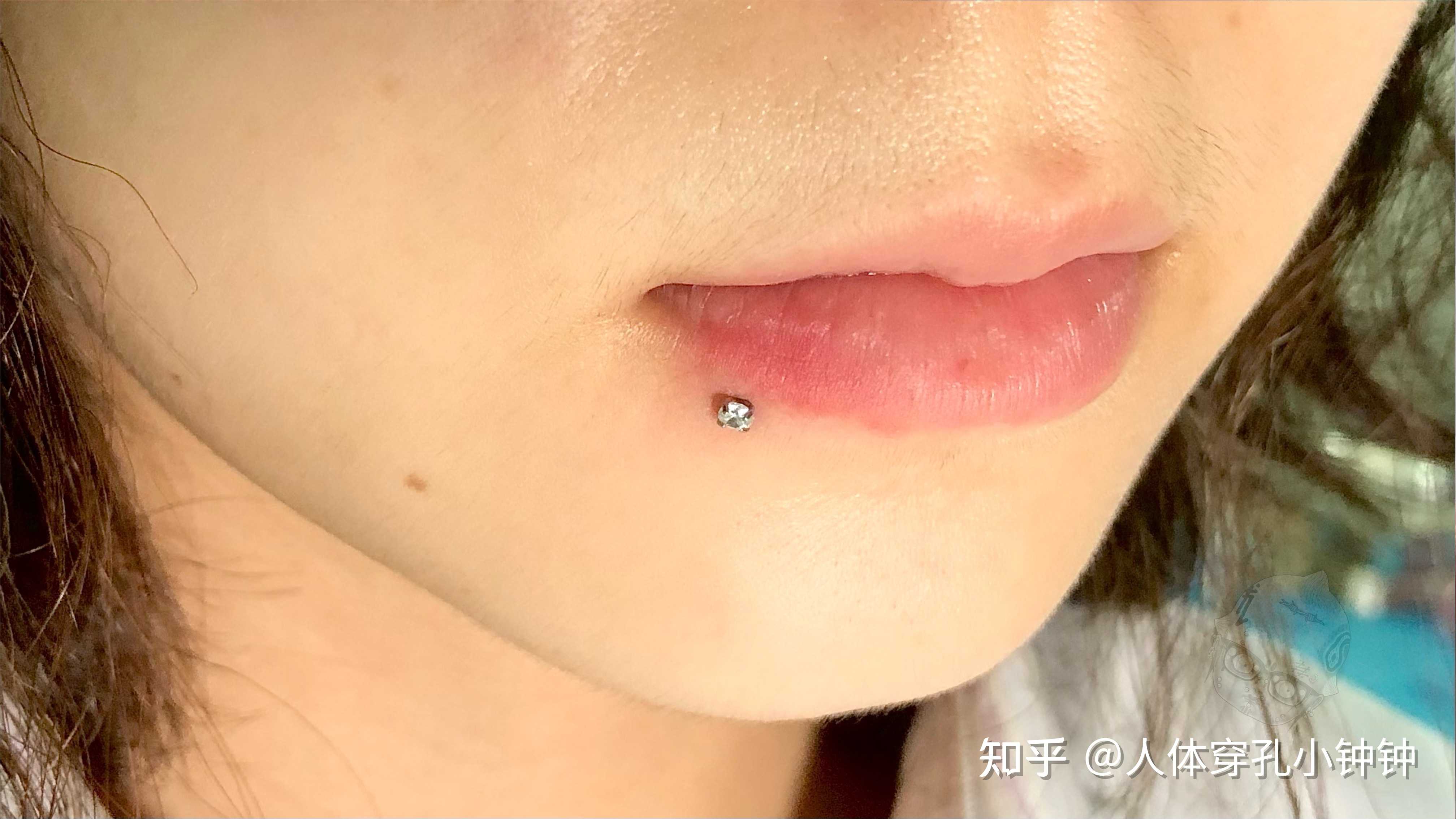 人体穿孔小钟钟 的想法#labretpiercing#唇钉#九全钛合金饰