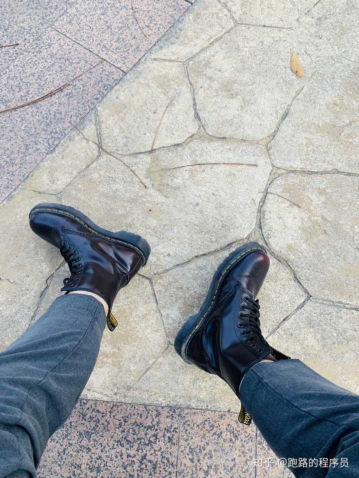 女生夏天穿马丁靴不热吗?