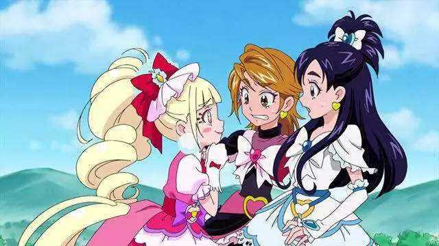 《光之美少女》,中:黑天使,右:白天使