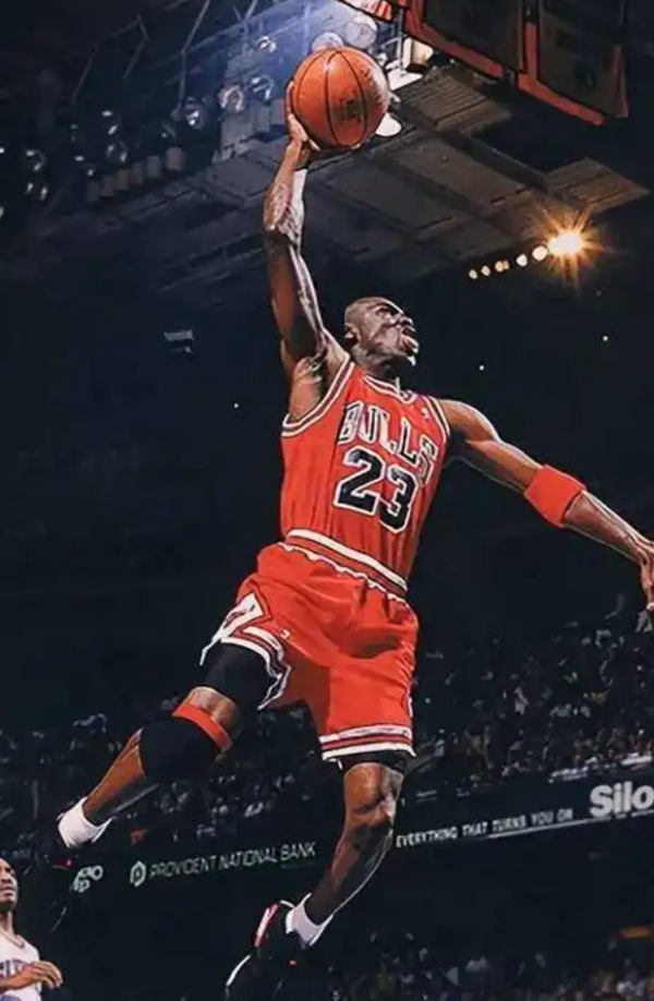 你心目中最完美的篮球首发阵容是怎样的，为什么？