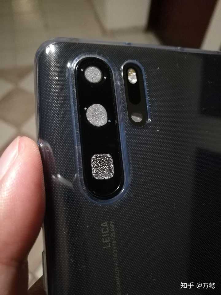 画面开始模糊,我一看,好家伙,四个镜头里面全是水雾