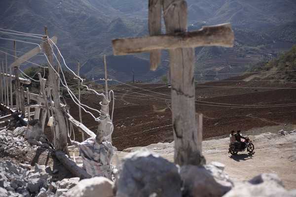 王迅 / 候祥 / 张可汉 / 徐毅强 / 杜运娥 / 鲍振江 / 高向阳