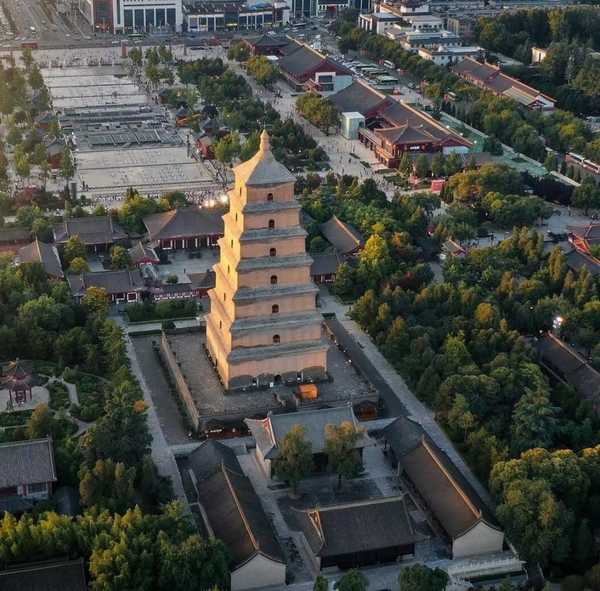 26 应届生该怎么选城市？留北上广还是回老家？