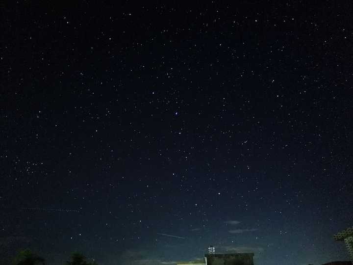 陌生人,看到这个问题时能否留下一张星空的图片?
