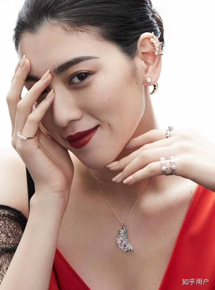 三吉彩花有哪些让人特别心动的美照？ 知乎