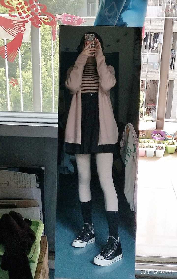 穿丝袜外面再穿袜子会不会怪怪的?