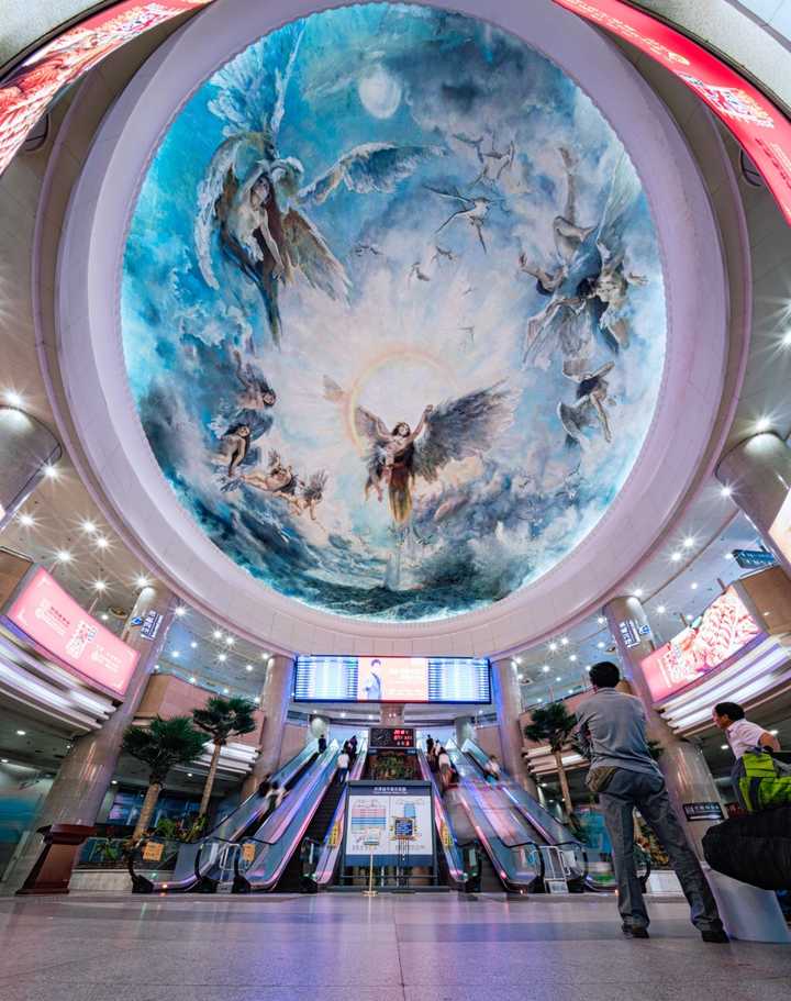 天津的地标性建筑如天津站西开教堂有哪些设计的亮点