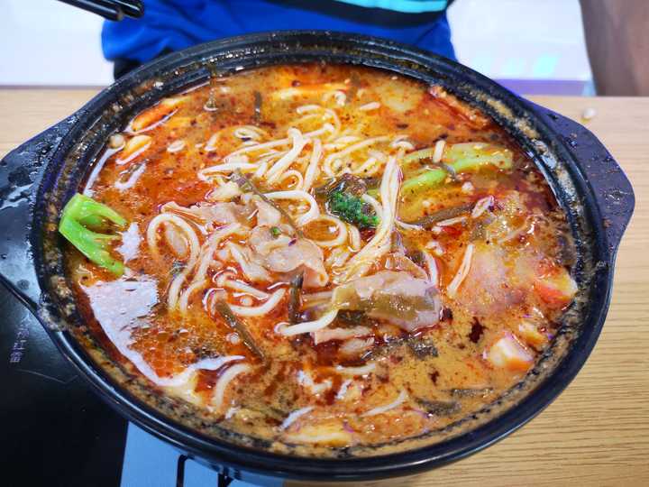 这次介绍一下砂锅肥牛面,学校里没什么特色.但是饭菜好吃是出了名.