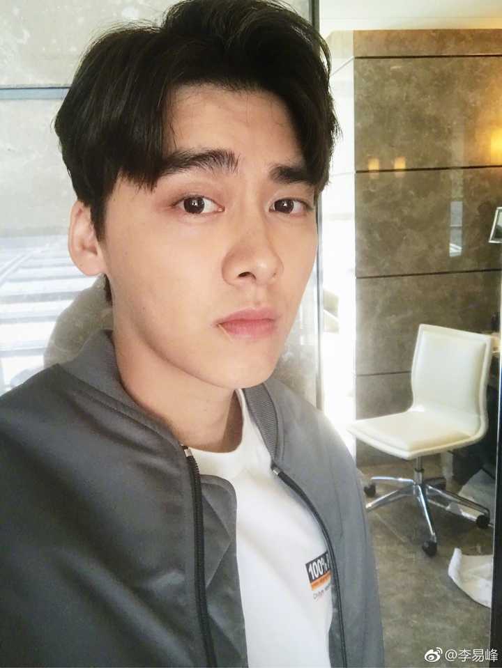 男生眼睛小,内双而且眼梢还很长.这种眼睛类型丑吗?