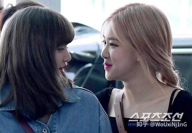 都是外国籍 刚开始训练lisa语言不通rosé母语又是英语也会相对交流