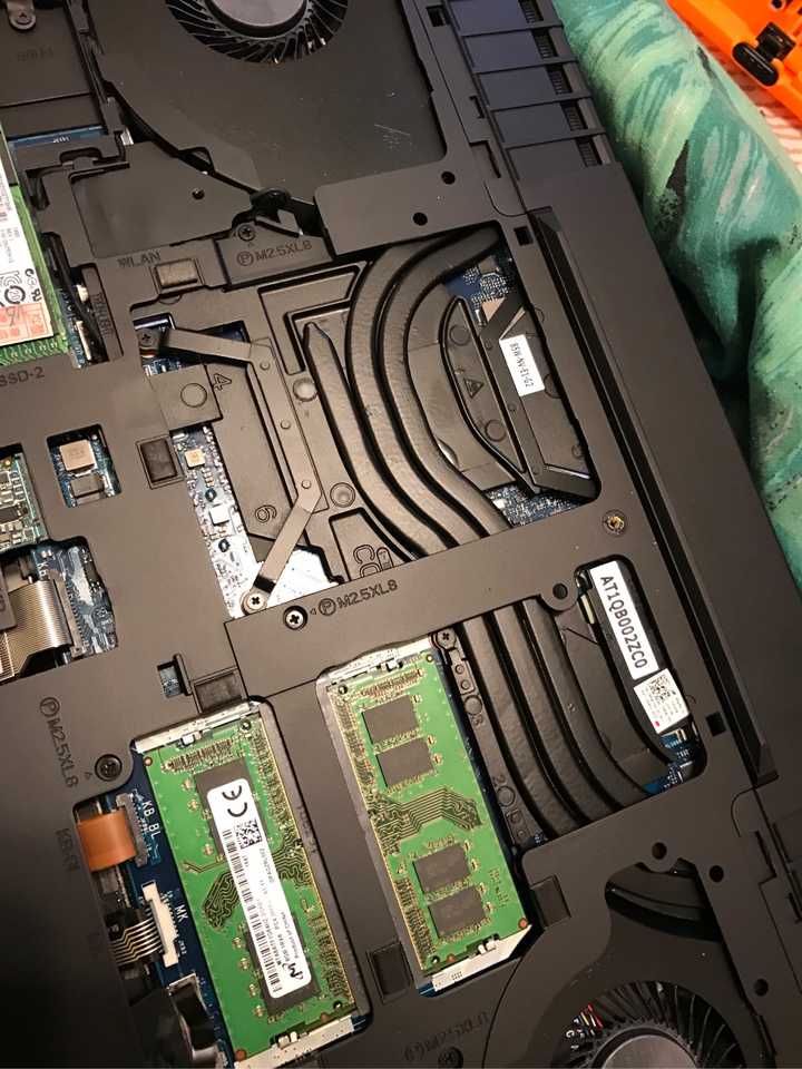 请问需要用什么规格的螺丝刀去拧开外星人17 r4的ssd螺丝?