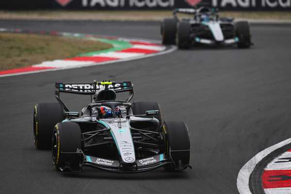 F1 中国大奖赛落幕，梅奔车手安东内利夺得生涯正赛首冠，如何评价本场比赛？