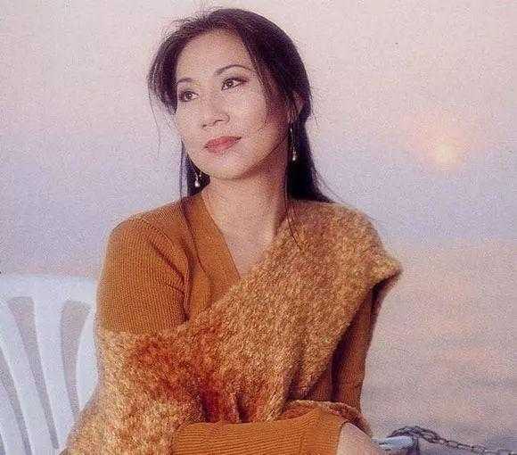 如何评价歌手奚秀兰?