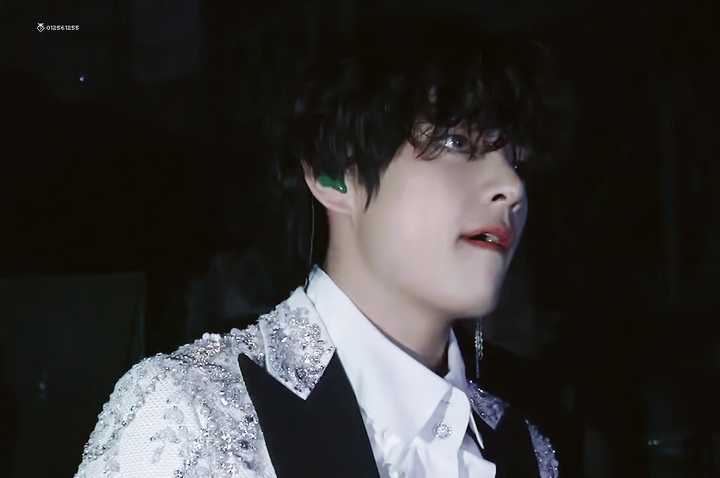 超级喜欢黑发金泰亨大家可以分享一些没有水印的图片吗收藏