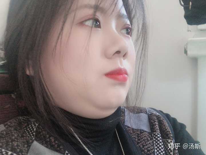 长得一般的圆脸女生剃了个男款短发是什么样的?