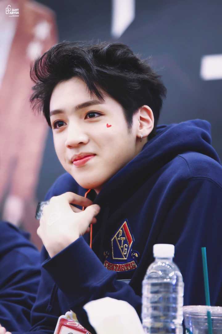 如何评价男团pentagon成员郑禹硕?