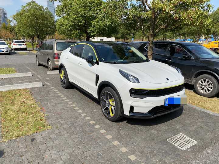 二十多万买领克05两驱顶配大家觉得值吗