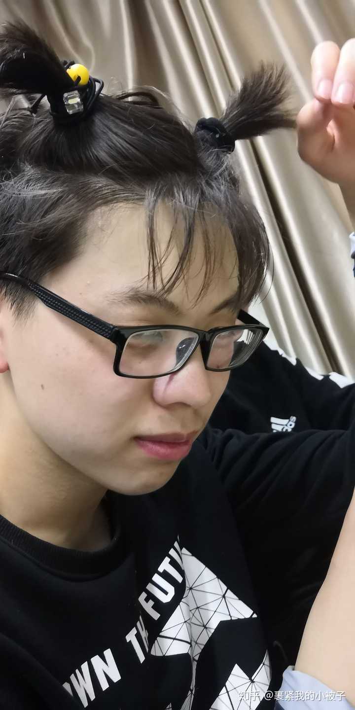 哈哈哈哈哈,被我扎了小辫之后怨毒的小眼神 但是大多数时候还是颜值