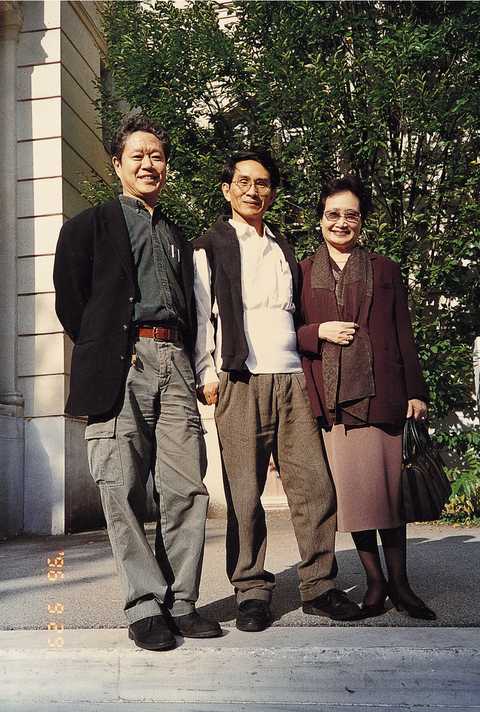 先放一张照片,1996年在奥地利的蒋勋,林怀民与申学庸(音乐教育家
