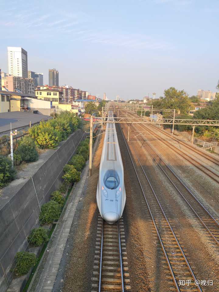 缓缓驶入九江站的crh380a短编组.