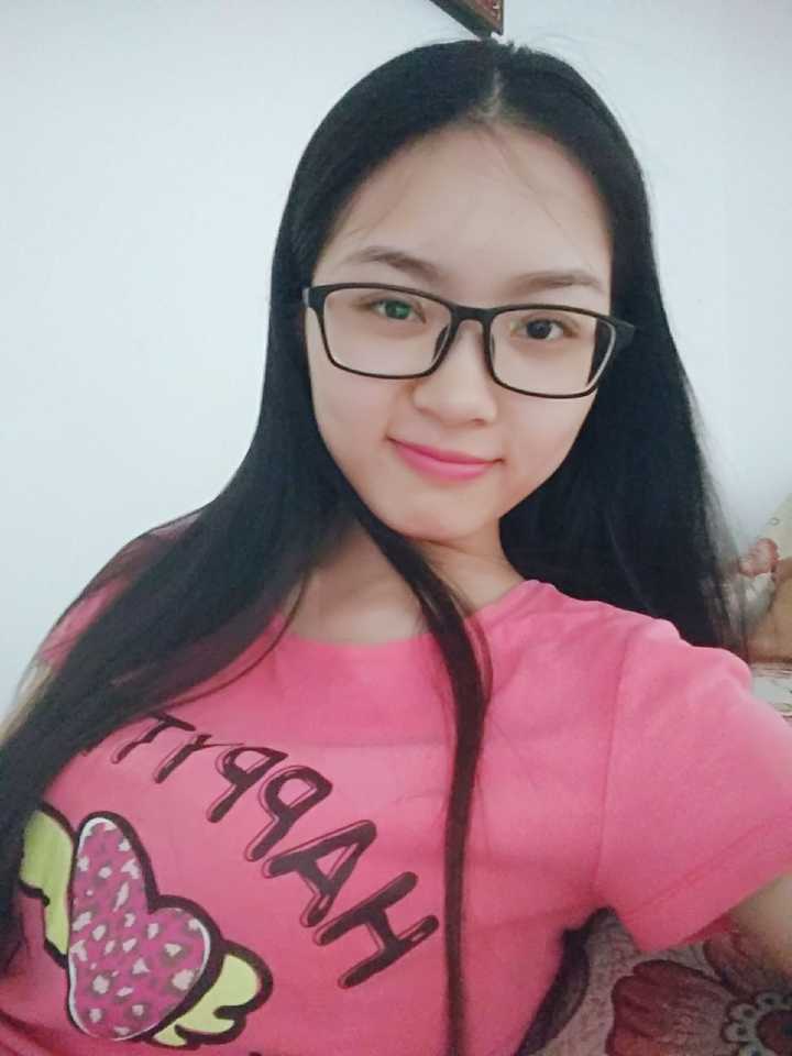 自认为自己去掉眼镜会好看,但是高度近视眼镜变形