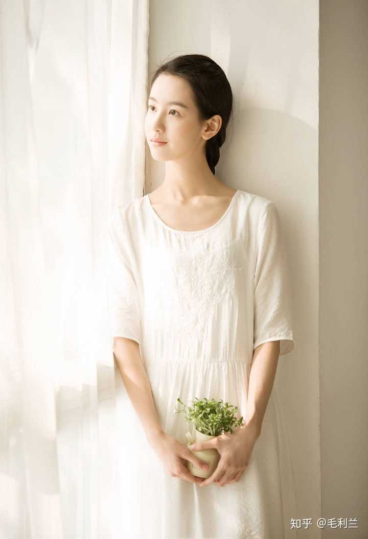 第一眼惊艳的美貌 评论说适合陈雯雯,好像…气质确实是有点符合…大家