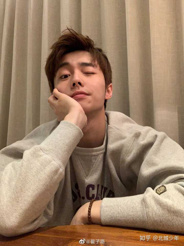 男生长得太帅是一种怎样的体验?