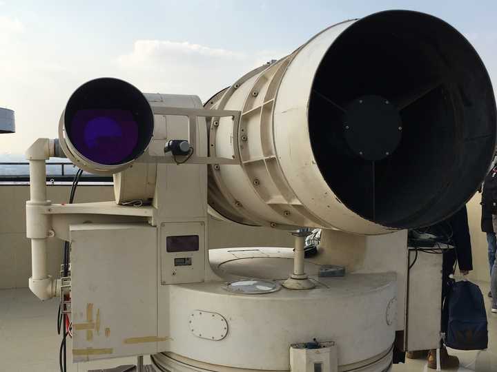 激光测距望远镜