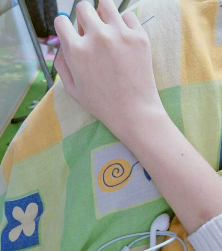 就是有天莫名自信的觉得自己的手挺好看,就一直没舍得删