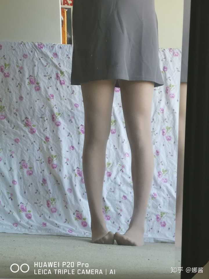夏天穿丝袜不会热吗,真的能遮住腿毛吗?