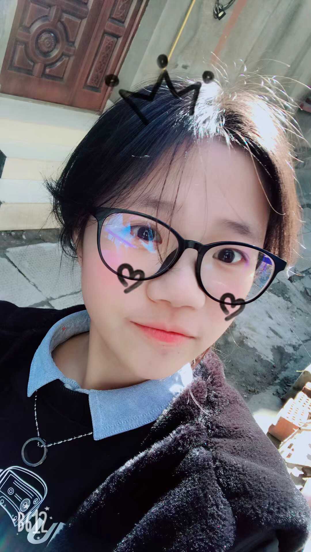 自己呐对吧加张近期的自拍 就是这样的吧=_= 如下图 因为戴眼镜的原因