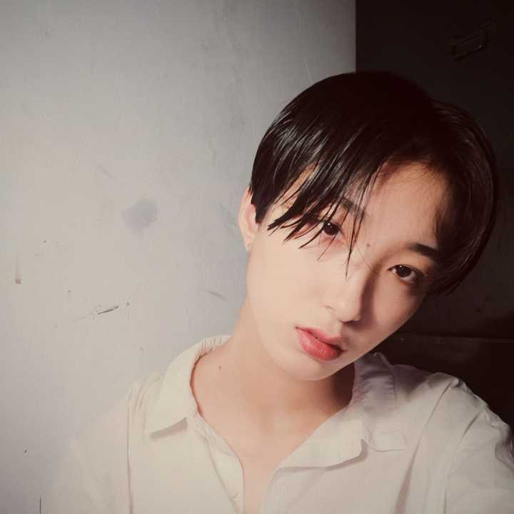 为什么男生留长发,女生留超短发就有人指指点点?