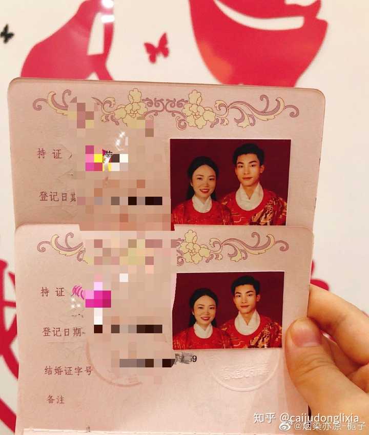 为什么结婚证件照不能穿着现代服饰以外的服饰?