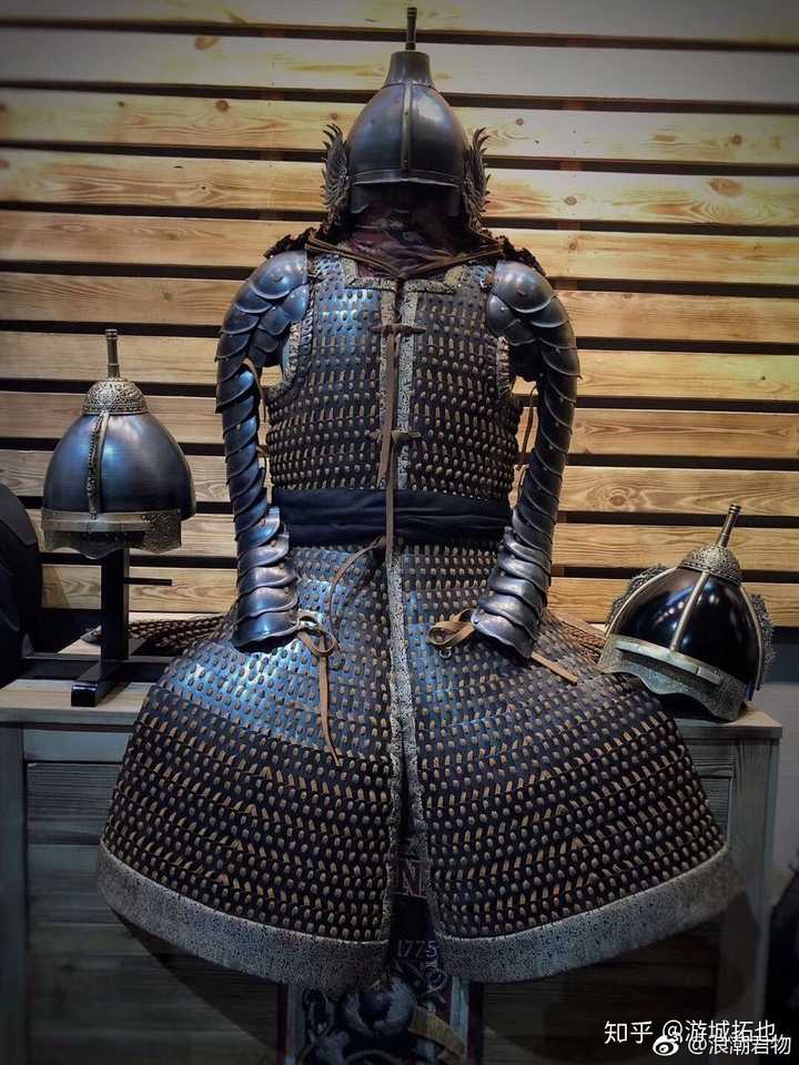 请问中国古代服饰盔甲头盔甲胄靴子甚至手套武器和其他装备的详细图片
