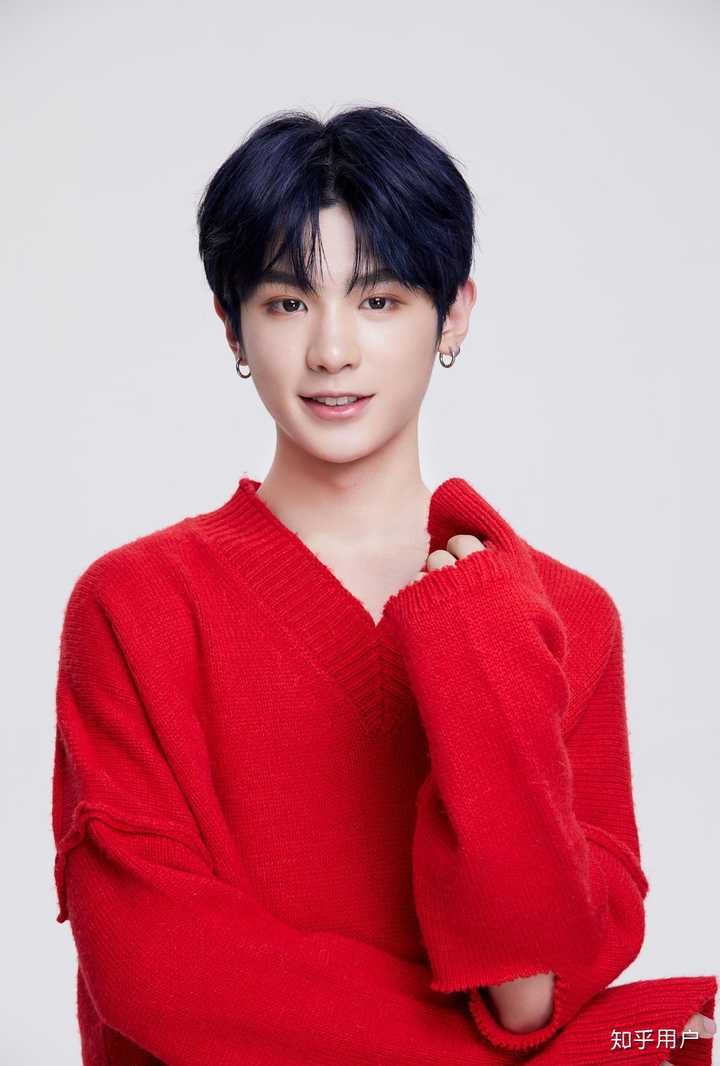 注意到他,因为他的艺名justin (我男神贾隆平) 照片来源-百度,微博