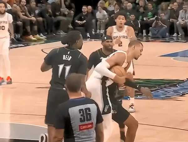 如何评价文班亚马的NBA第三年蜕变，他为何能带领马刺从鱼腩一跃成为总冠军竞争者？